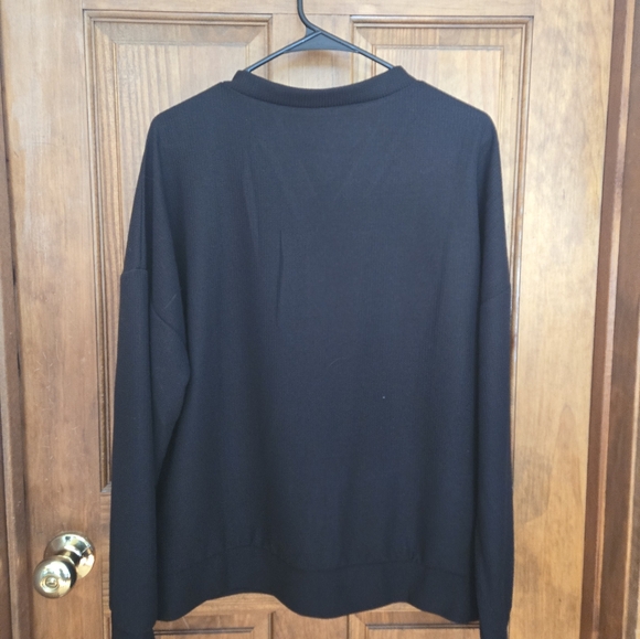 Black buttoned shirt - Picture 2 of 4